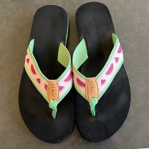 L.L. Bean 9M Vintage Watermelon Pattern Sandals 1” High